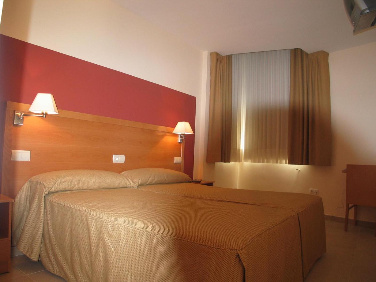 Hostal Ciudad De Caparra Carcaboso Rum bild