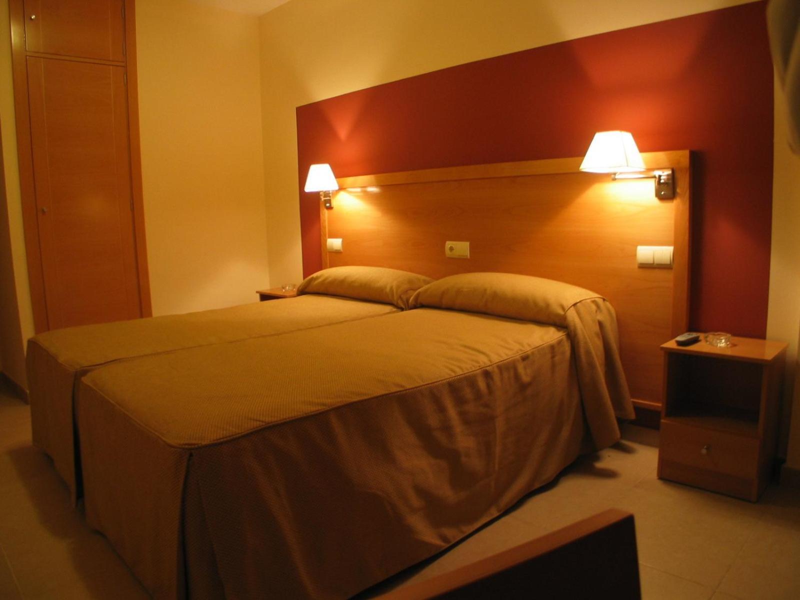 Hostal Ciudad De Caparra Carcaboso Rum bild